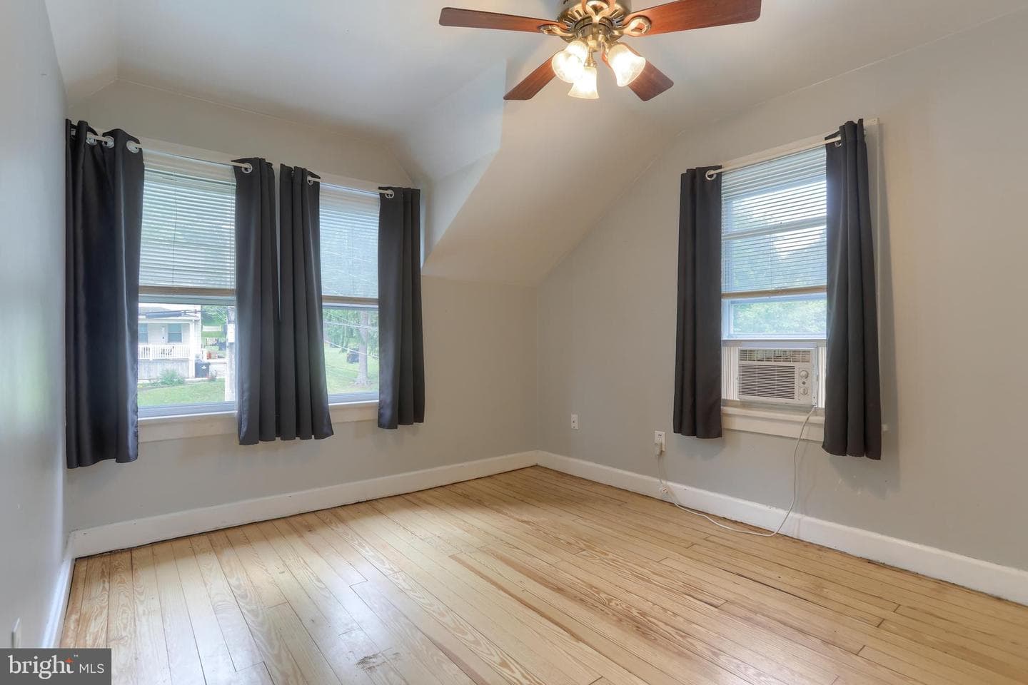 369 Boyd Street photo 15