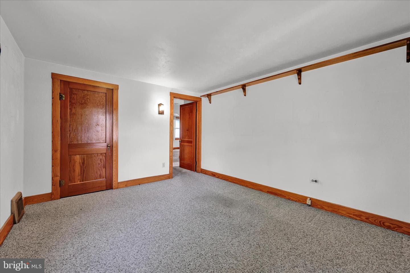1910 E Cumberland photo 13