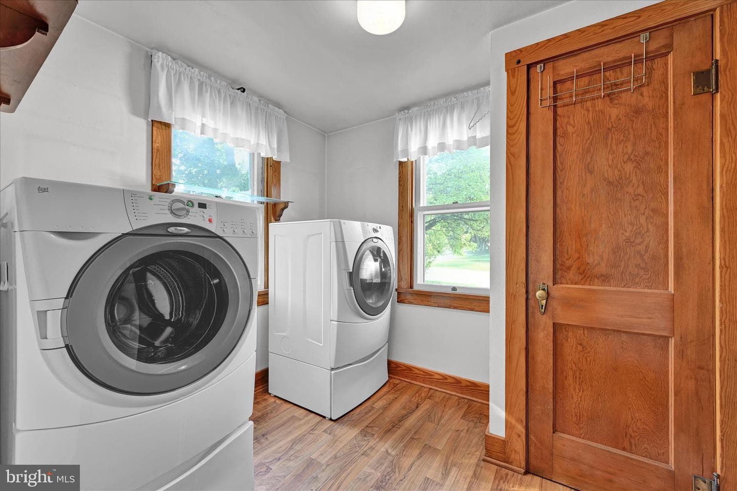 1910 E Cumberland photo 15