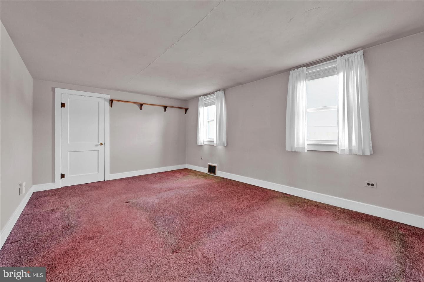1910 E Cumberland photo 18
