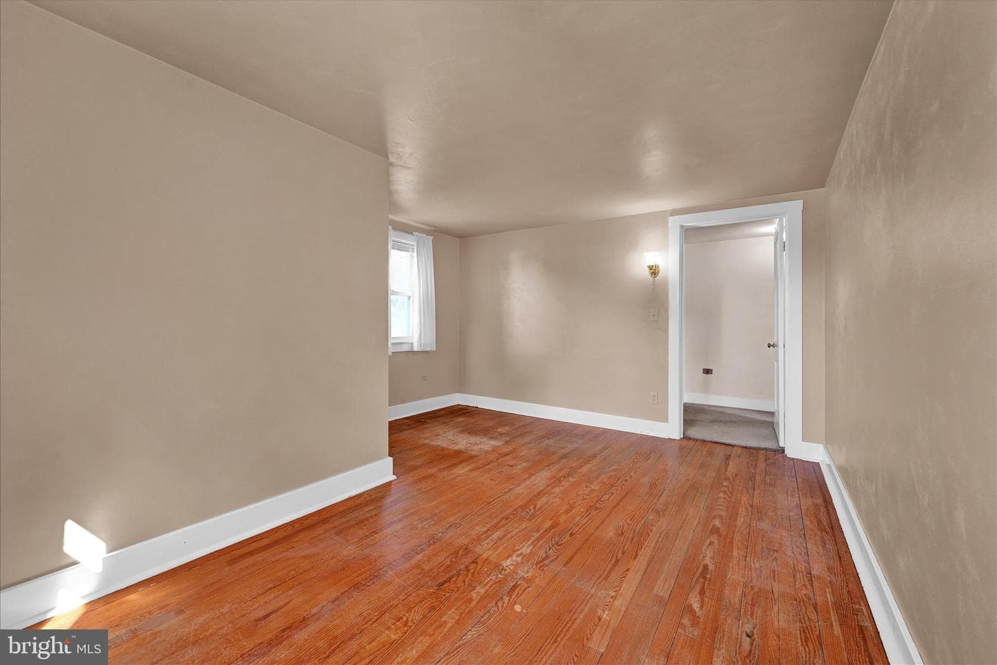 1910 E Cumberland photo 21