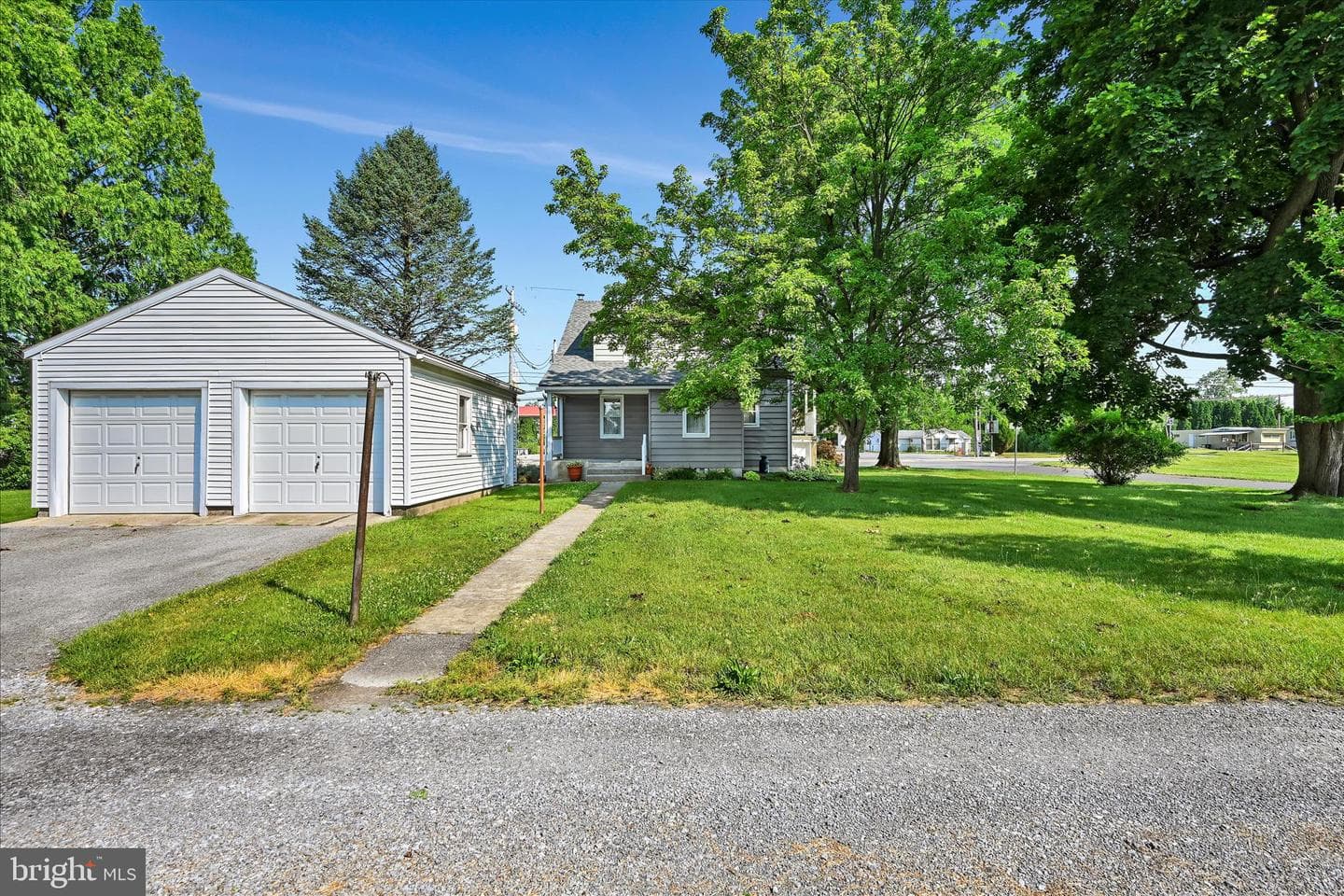 1910 E Cumberland photo 28