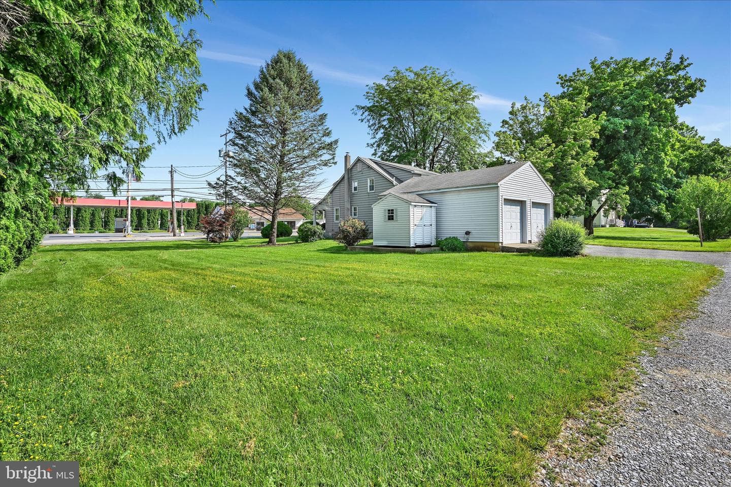 1910 E Cumberland photo 32