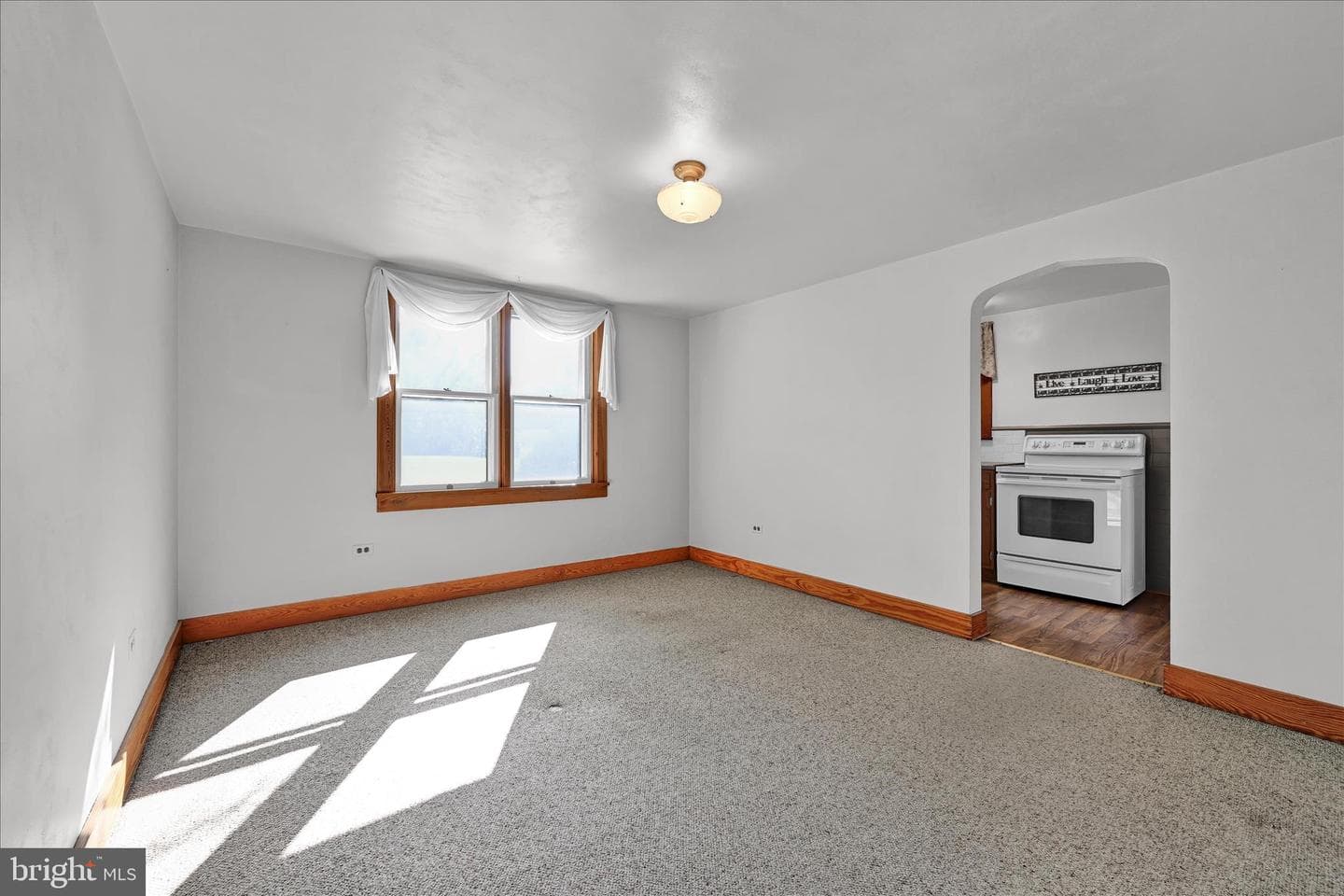 1910 E Cumberland photo 8