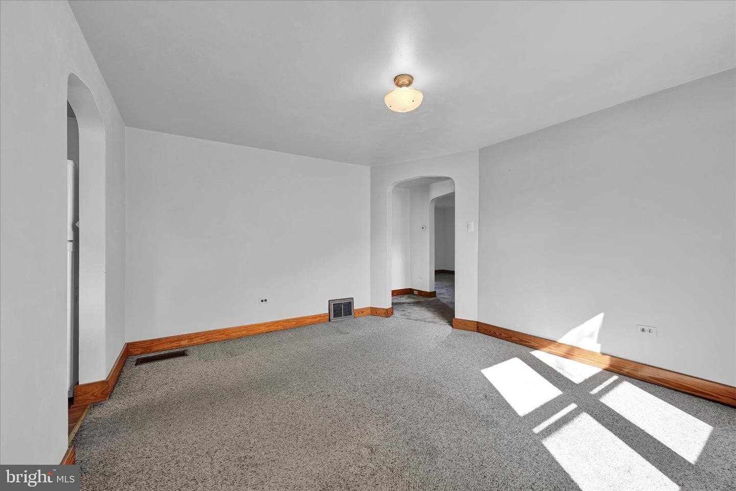 1910 E Cumberland photo 9