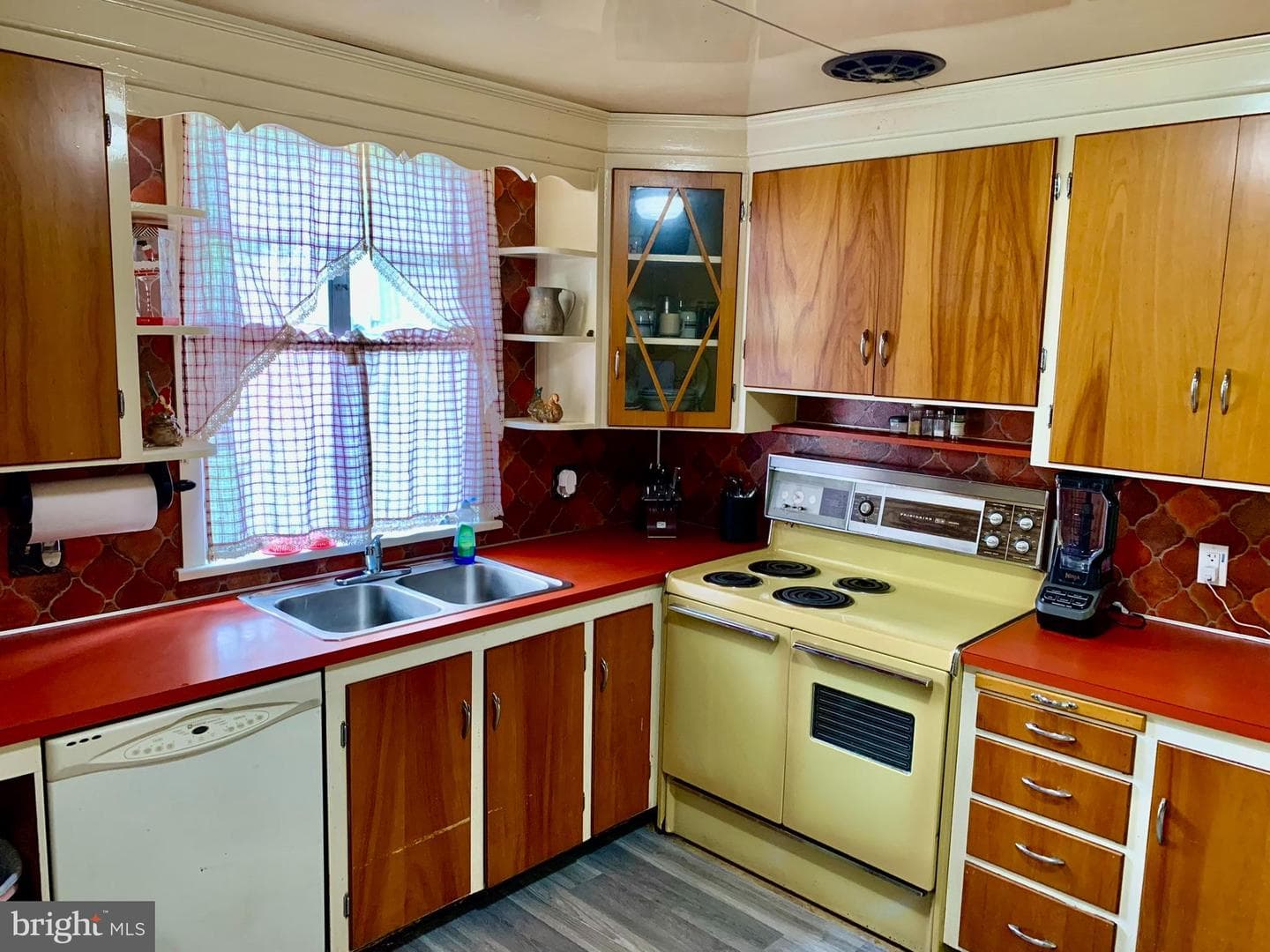 115 E Pershing Avenue photo 8