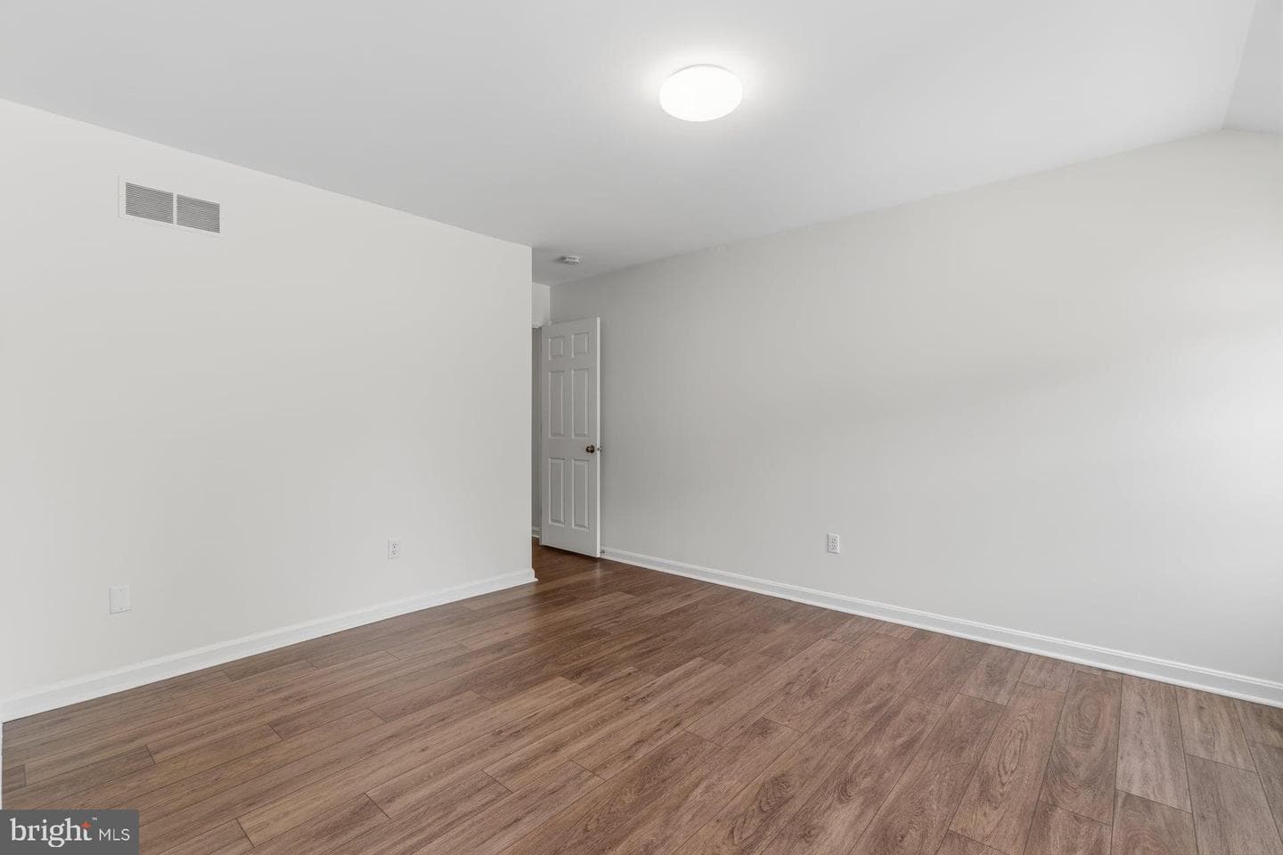 608 Cambridge Court photo 16