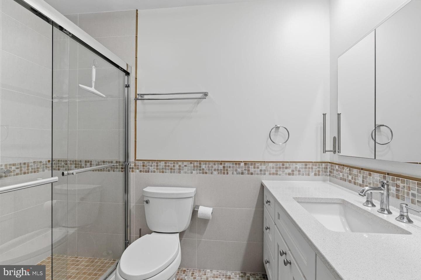 608 Cambridge Court photo 22