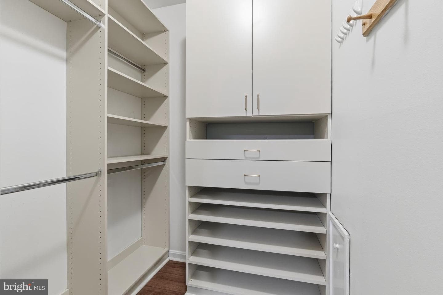 608 Cambridge Court photo 23