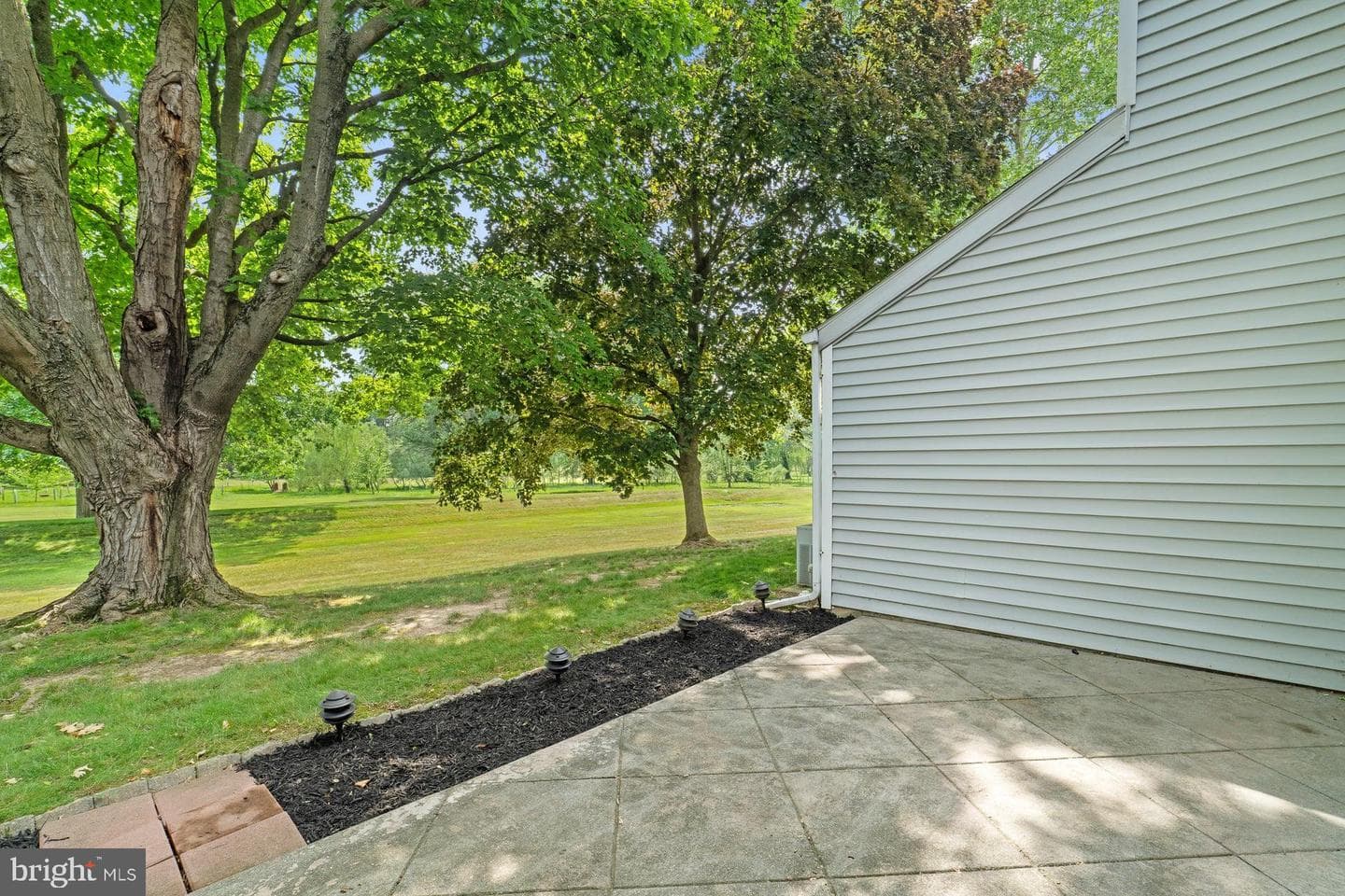 608 Cambridge Court photo 24