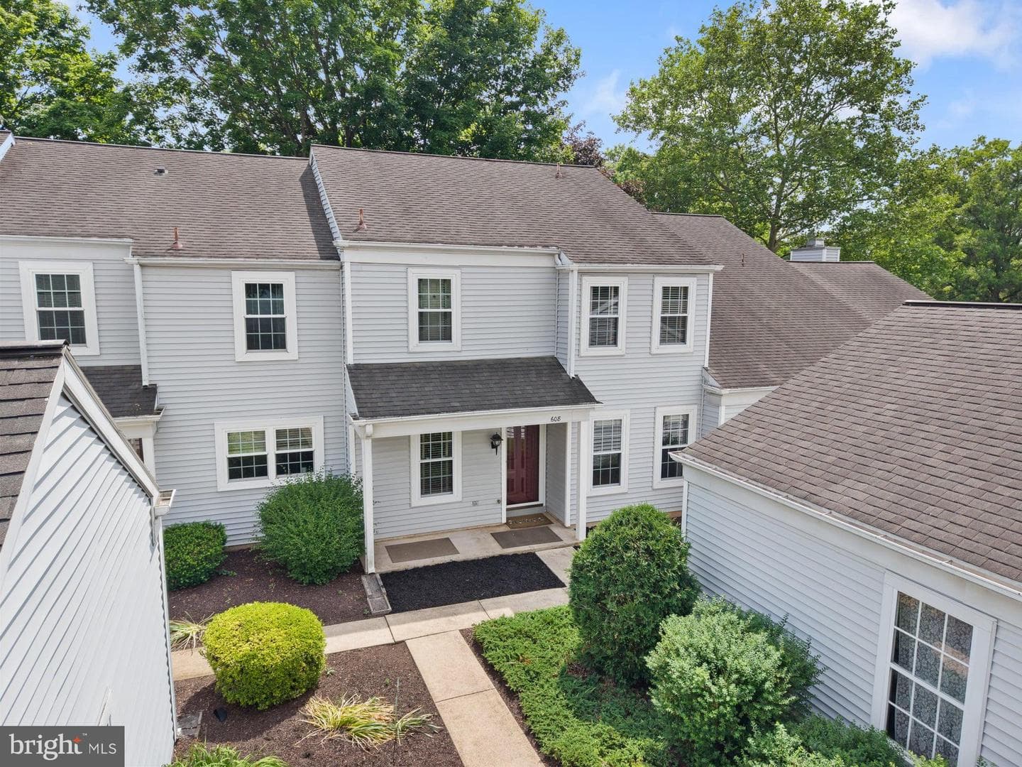 608 Cambridge Court photo 3