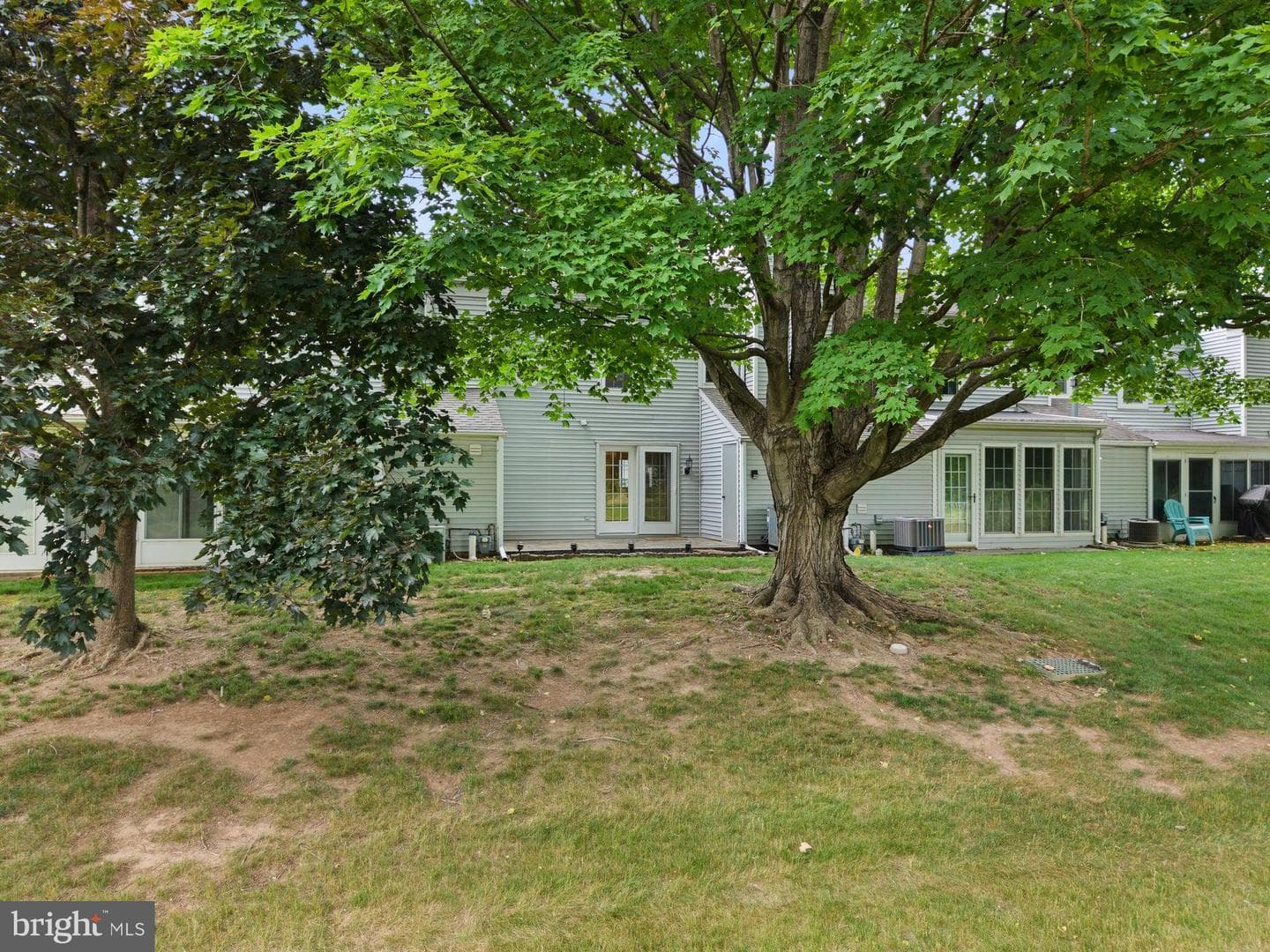 608 Cambridge Court photo 33
