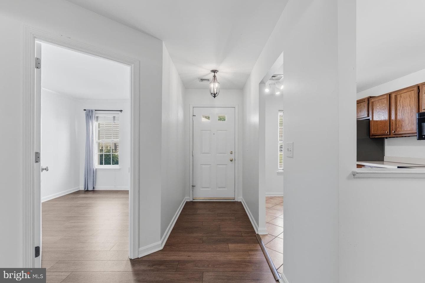 608 Cambridge Court photo 4