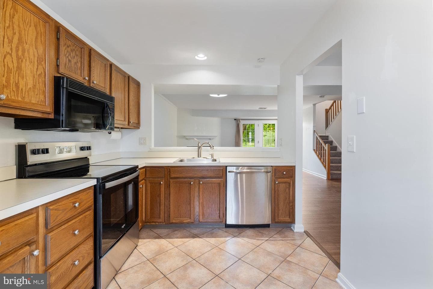 608 Cambridge Court photo 6