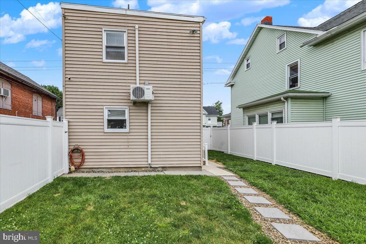 18 E Maple Street photo 33