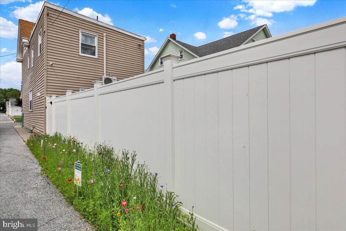 18 E Maple Street photo 35