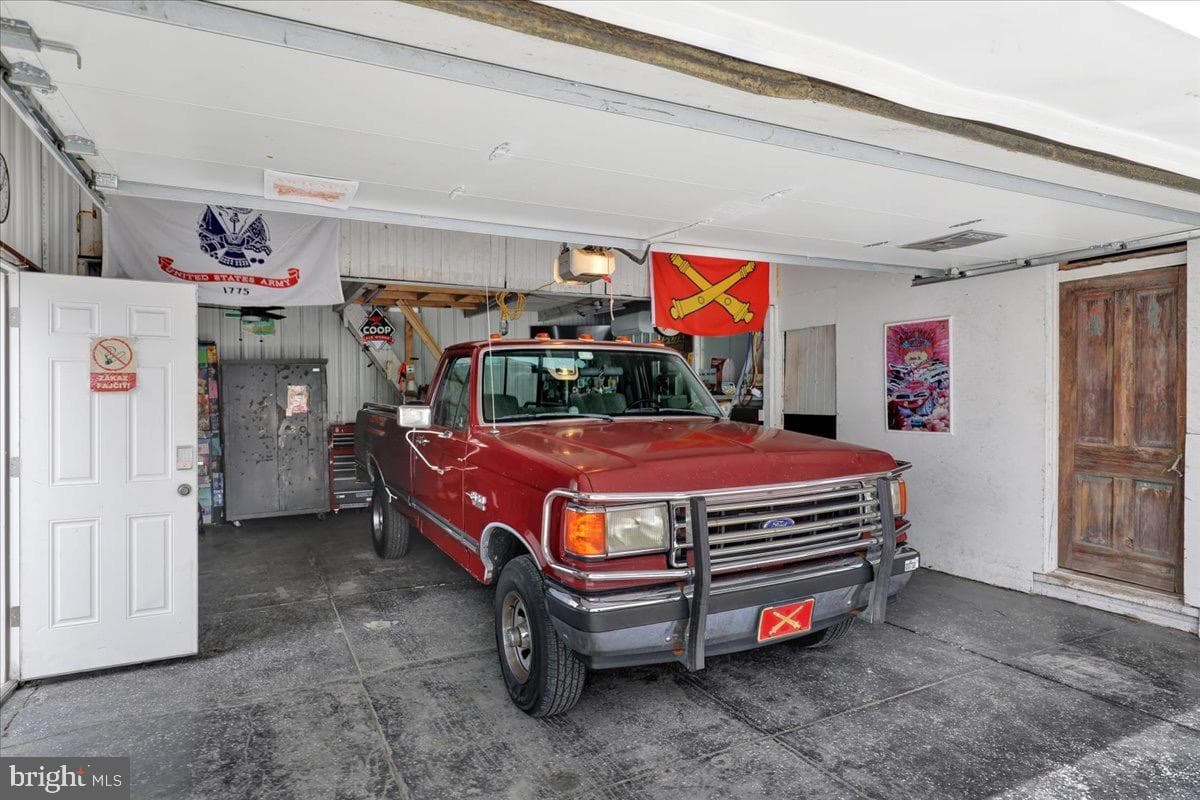 18 E Maple Street photo 37