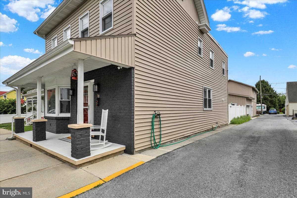18 E Maple Street photo 41