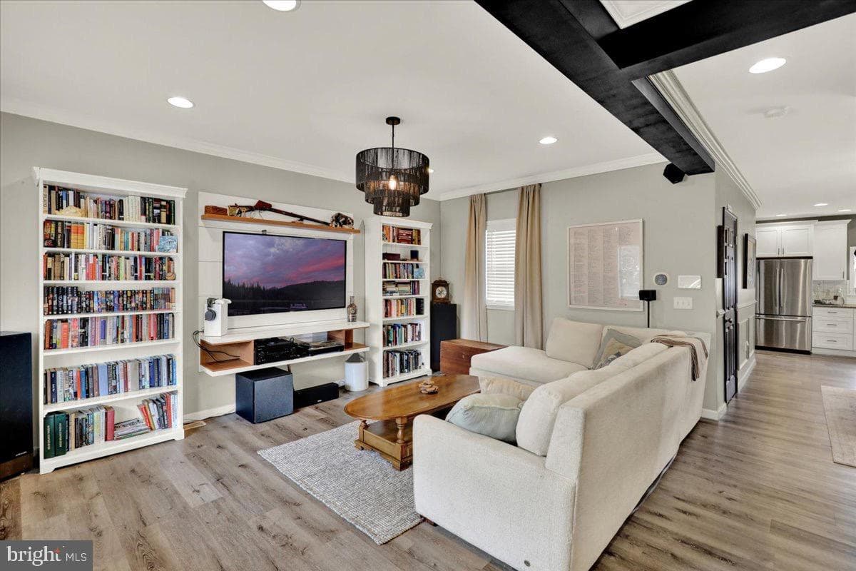 18 E Maple Street photo 6
