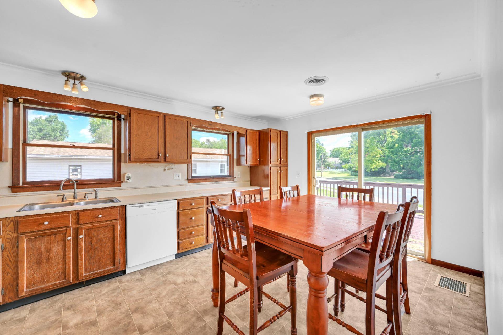103 W Walnut Street photo 7