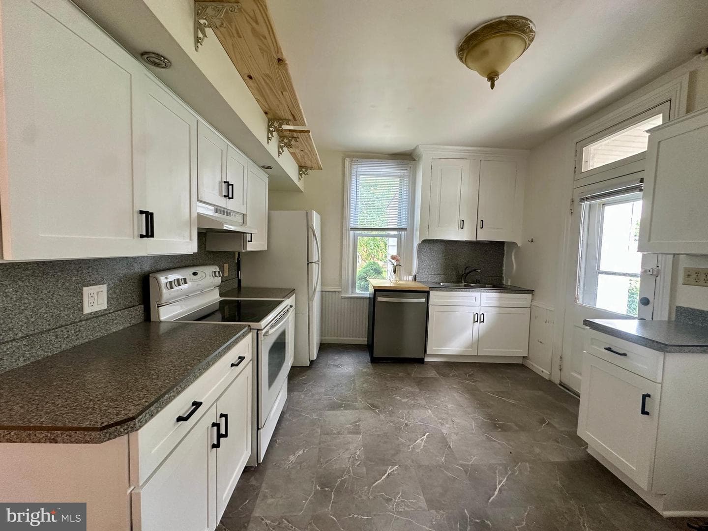 440 N Railroad Street photo 15