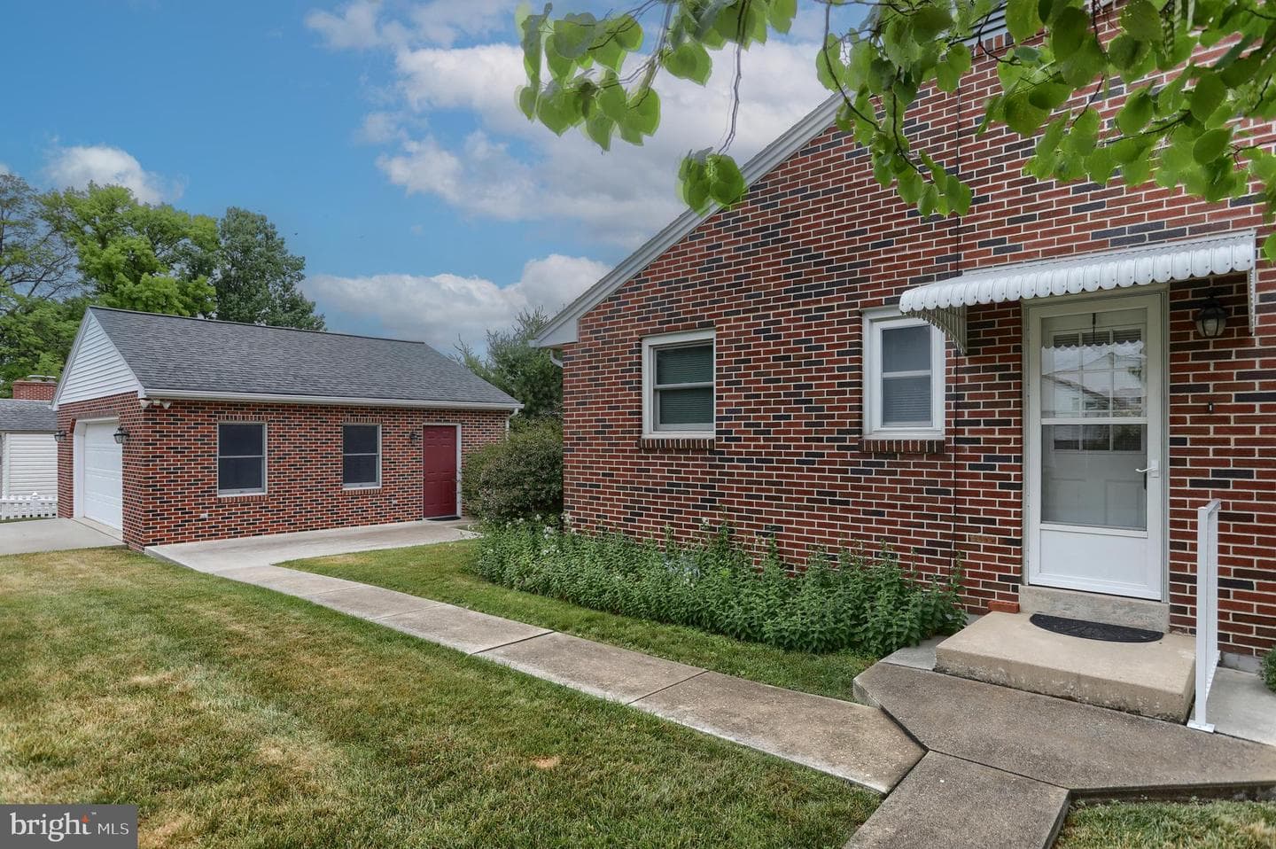 231 W Elm Street photo 34