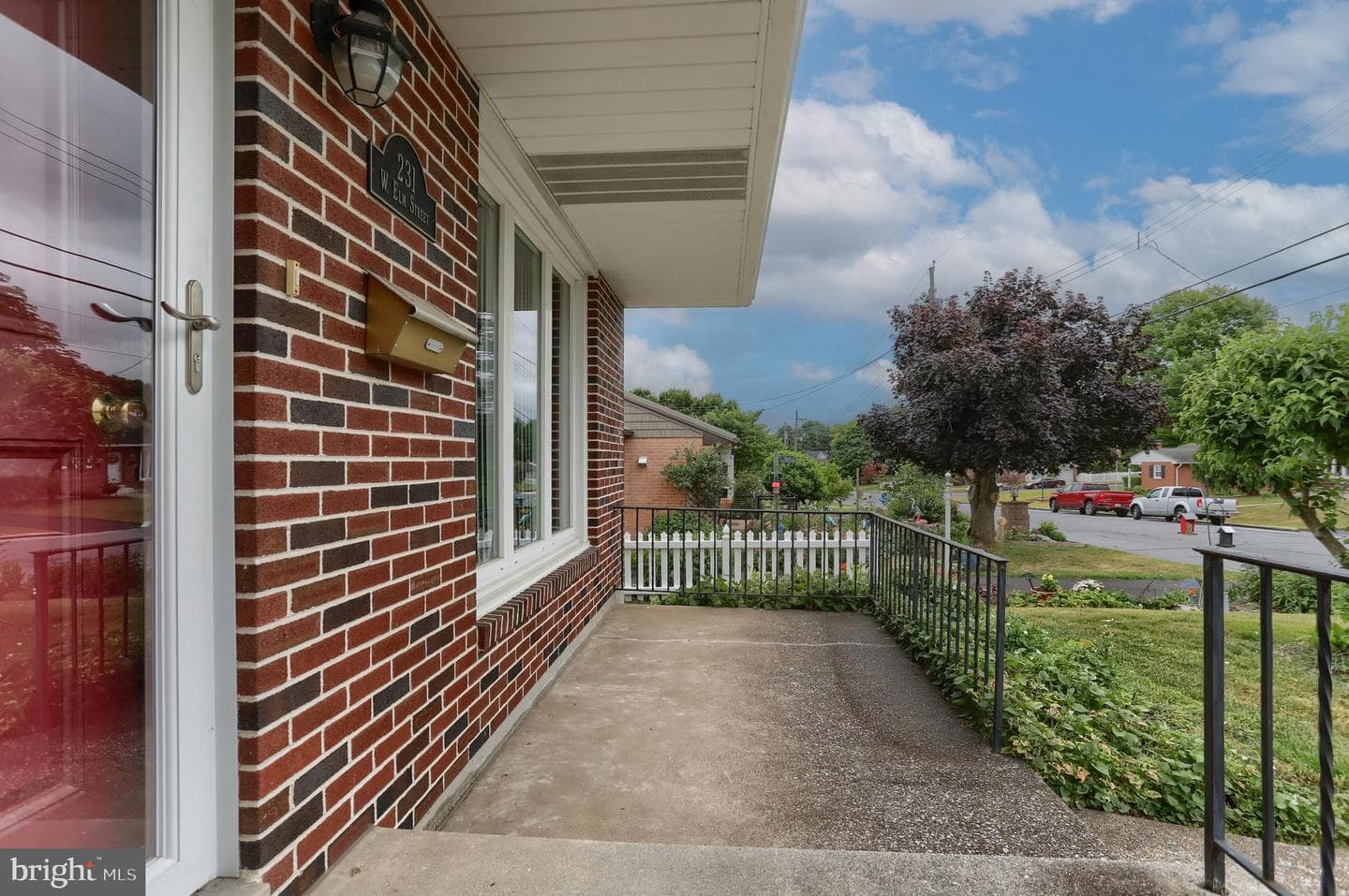 231 W Elm Street photo 4