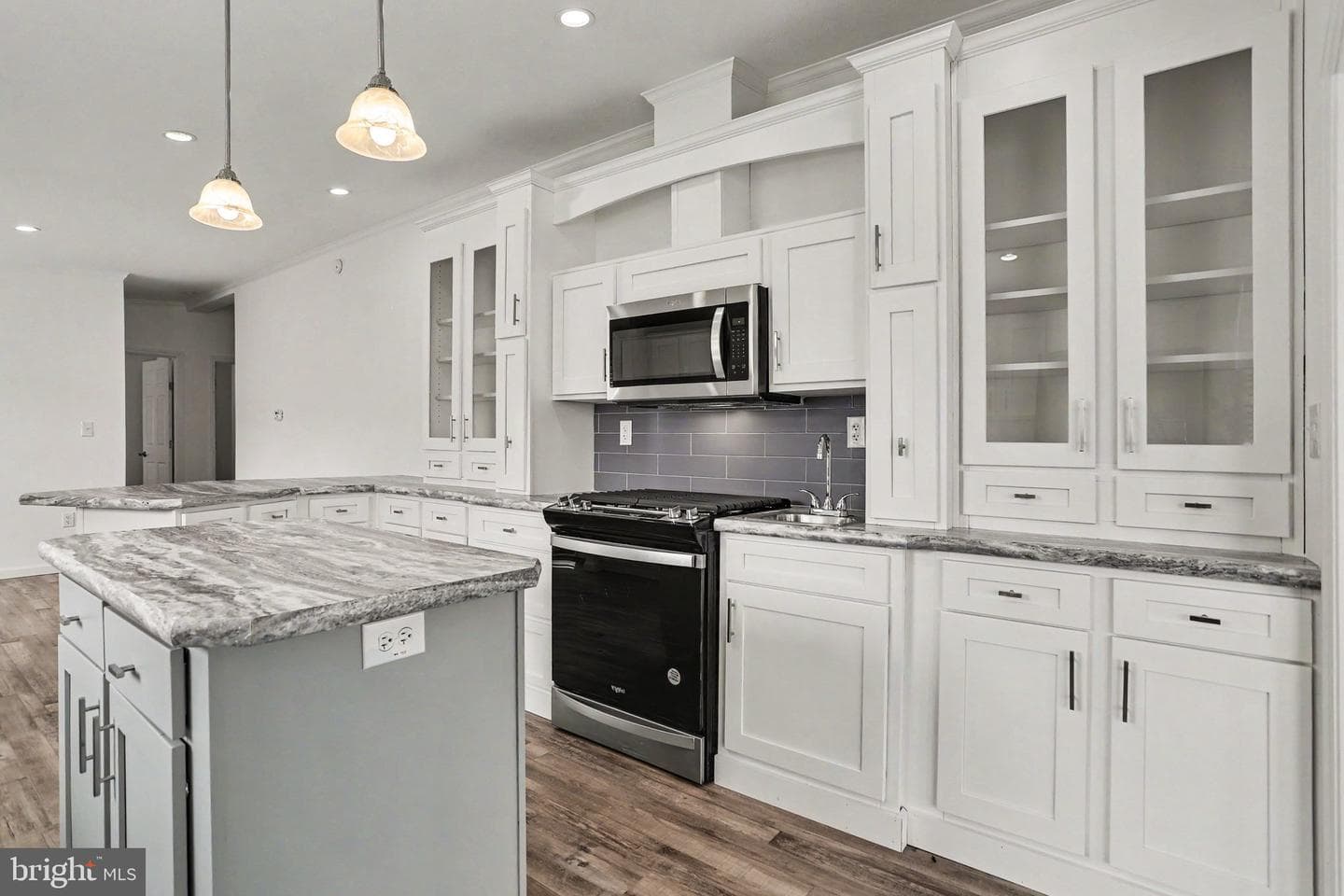 52 Evergreen Aly photo 6
