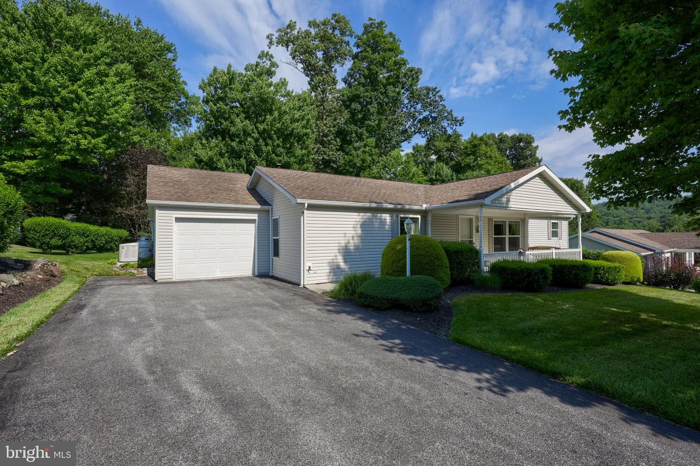 1037 Hemlock Circle, Manheim