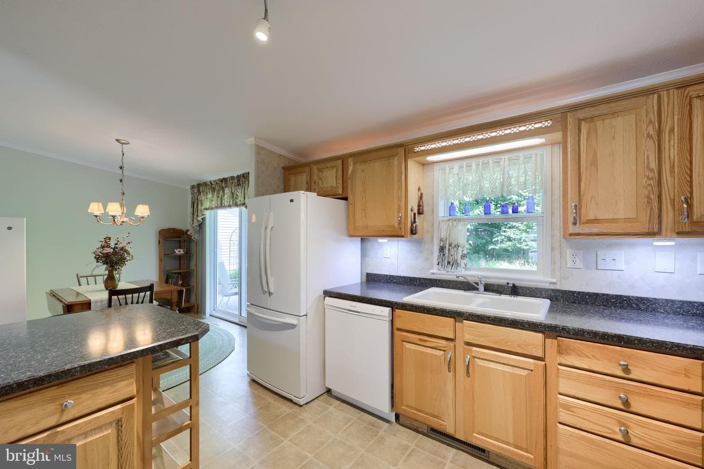 1037 Hemlock Circle photo 18