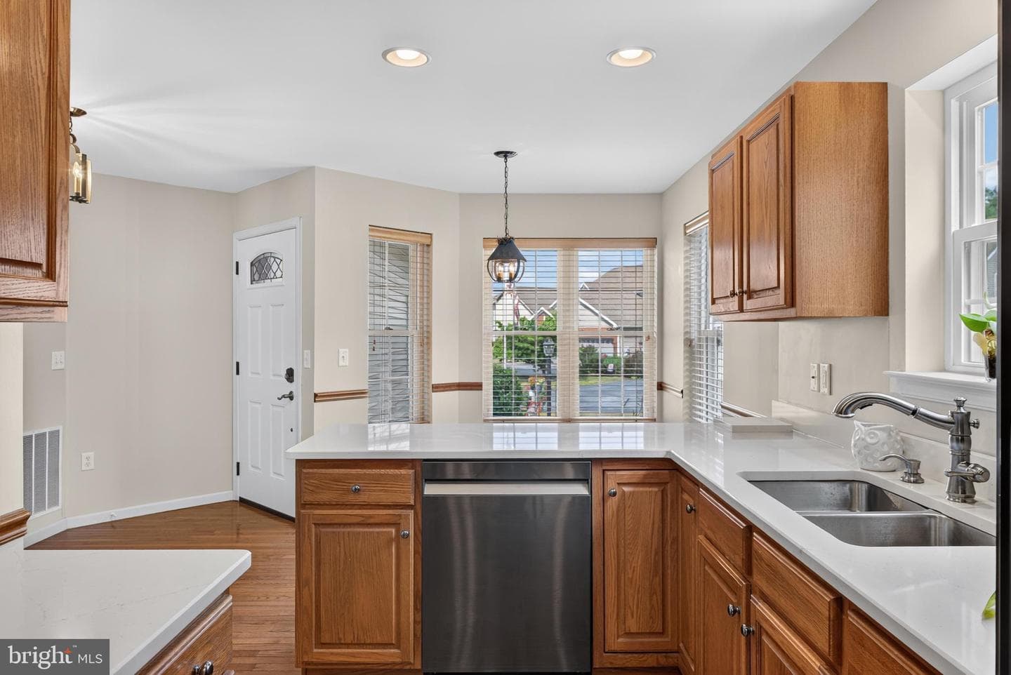 75 Pin Oak Street photo 8