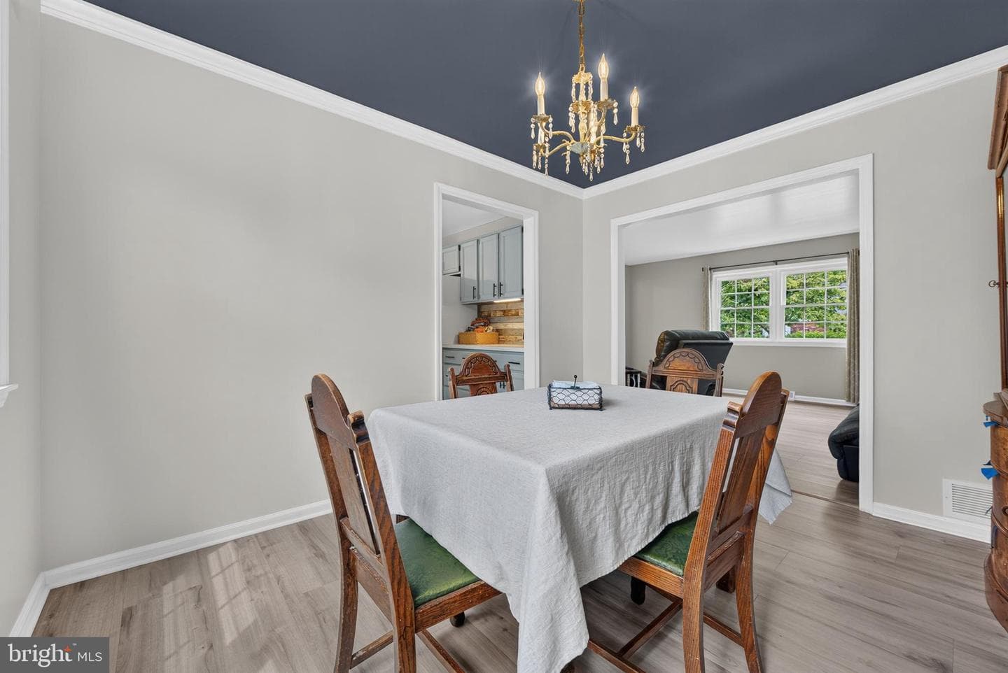 610 E Walnut Street photo 11