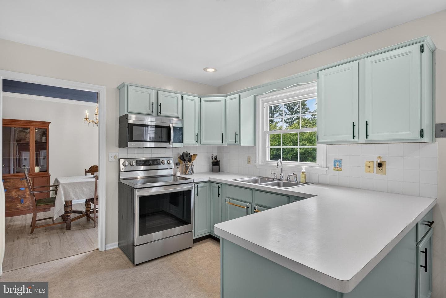 610 E Walnut Street photo 13