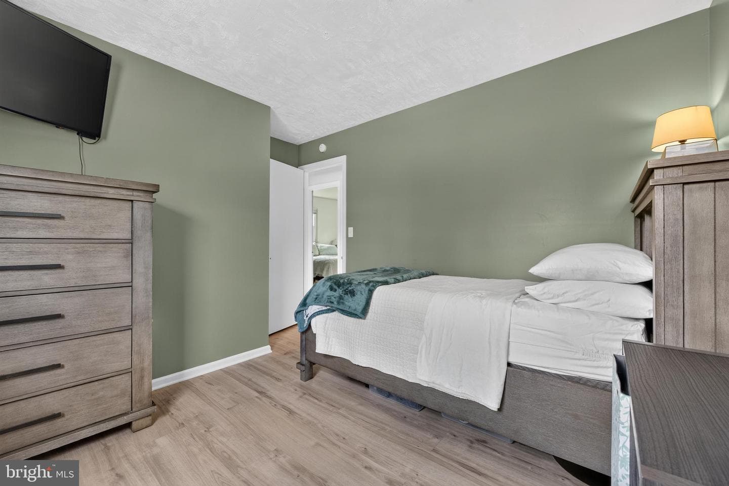 610 E Walnut Street photo 29