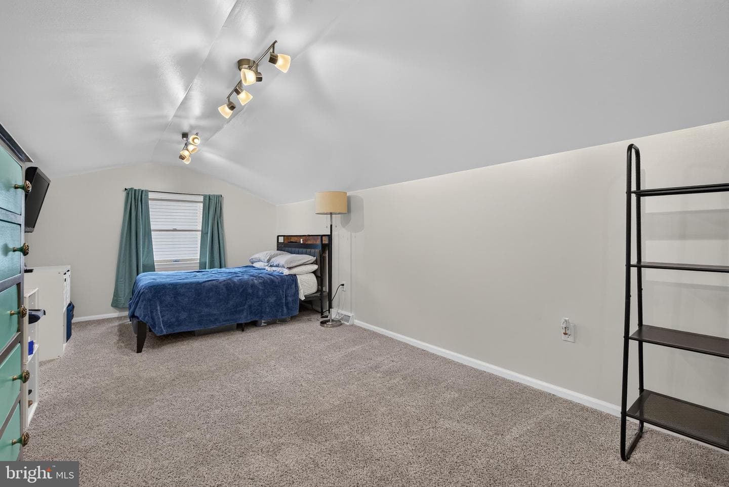 610 E Walnut Street photo 32