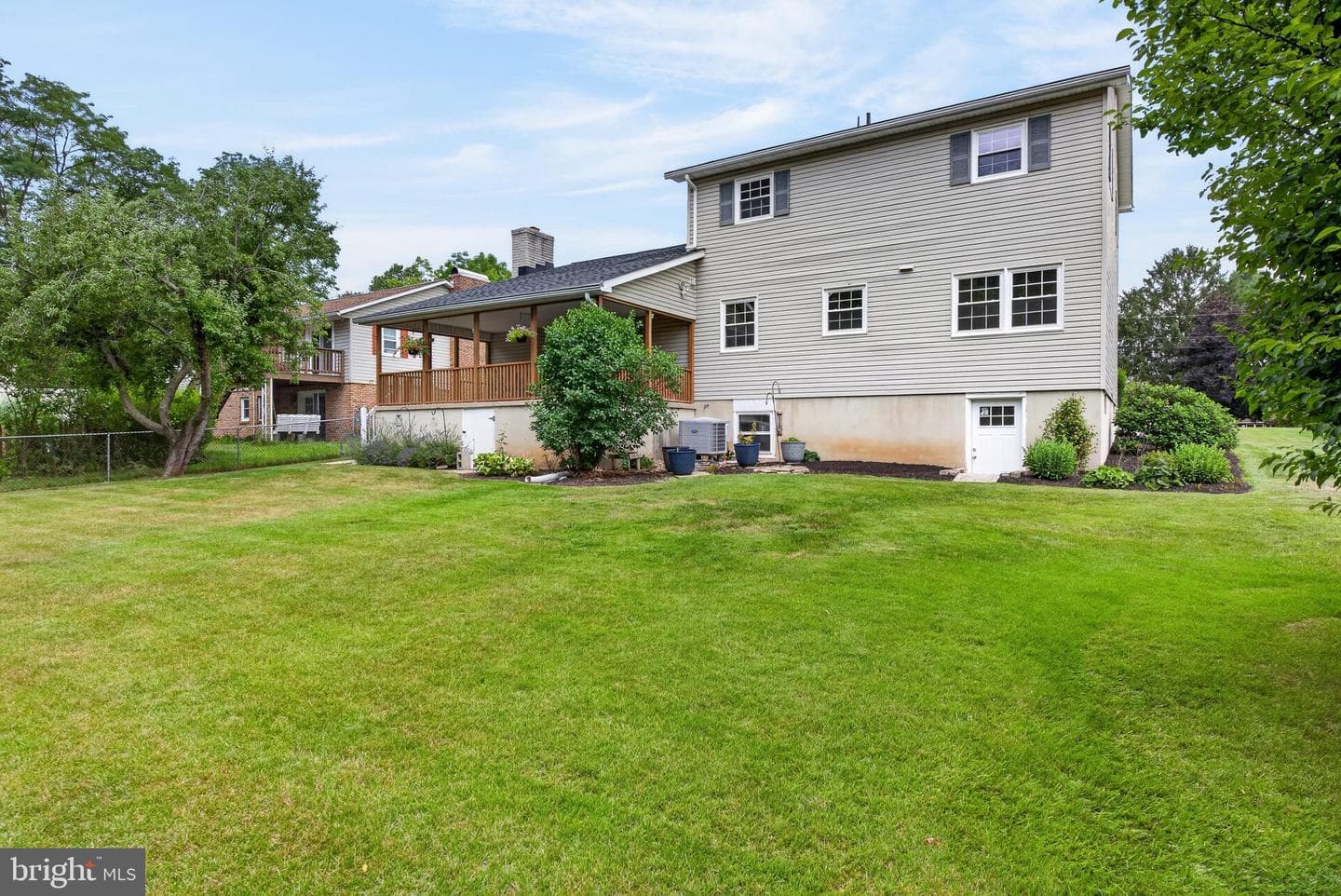 610 E Walnut Street photo 43
