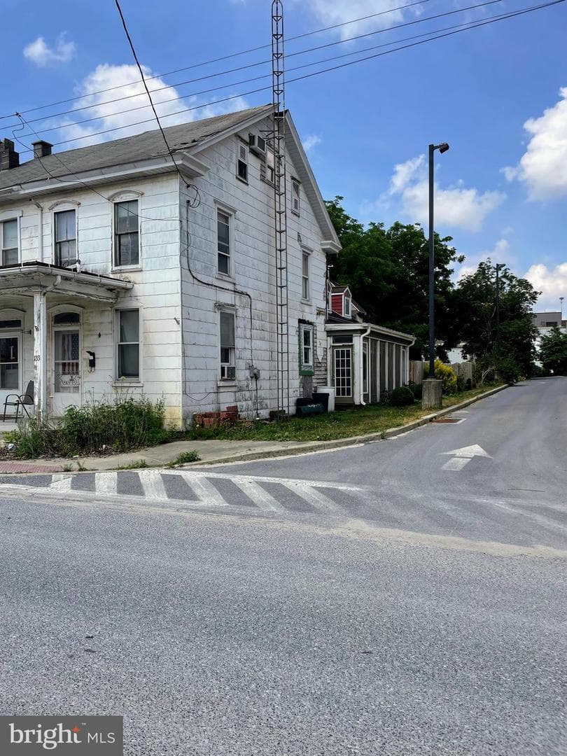 133 N Railroad Street photo 2