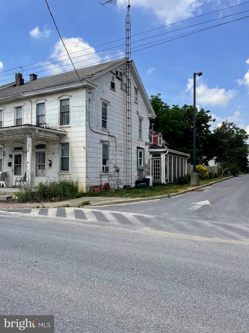 133 N Railroad Street photo 3