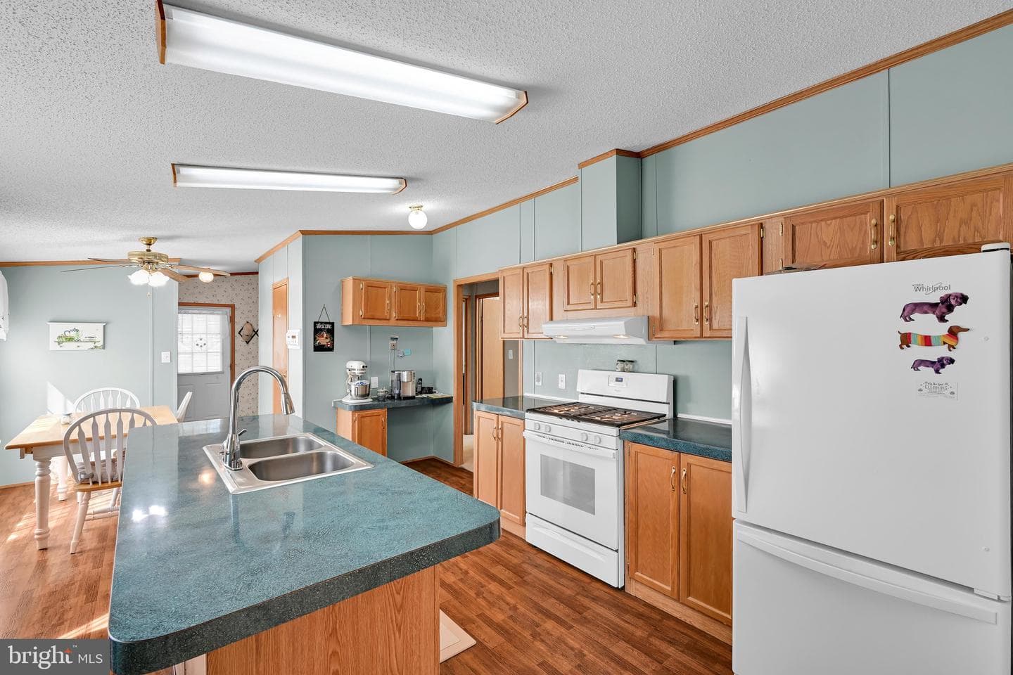 379 W Spruce Street photo 16