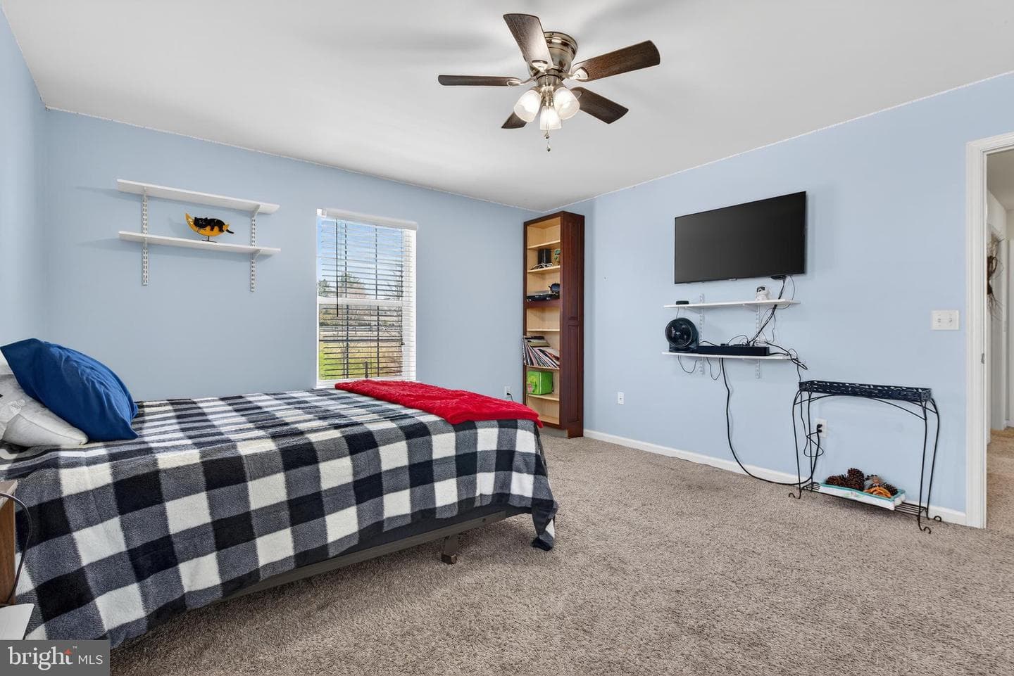 13 Blue Jay Way photo 40