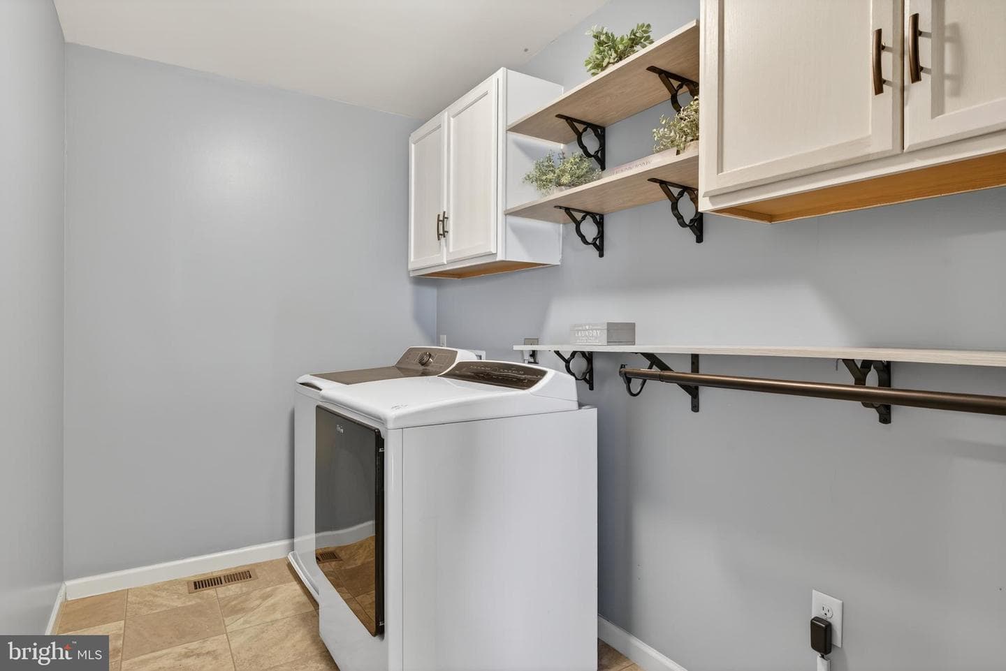 13 Blue Jay Way photo 44