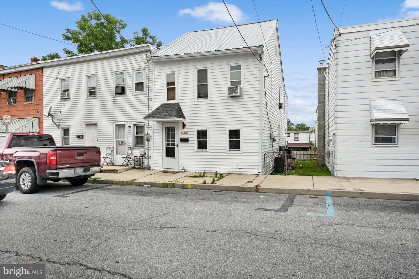 1605 Center Street photo 3