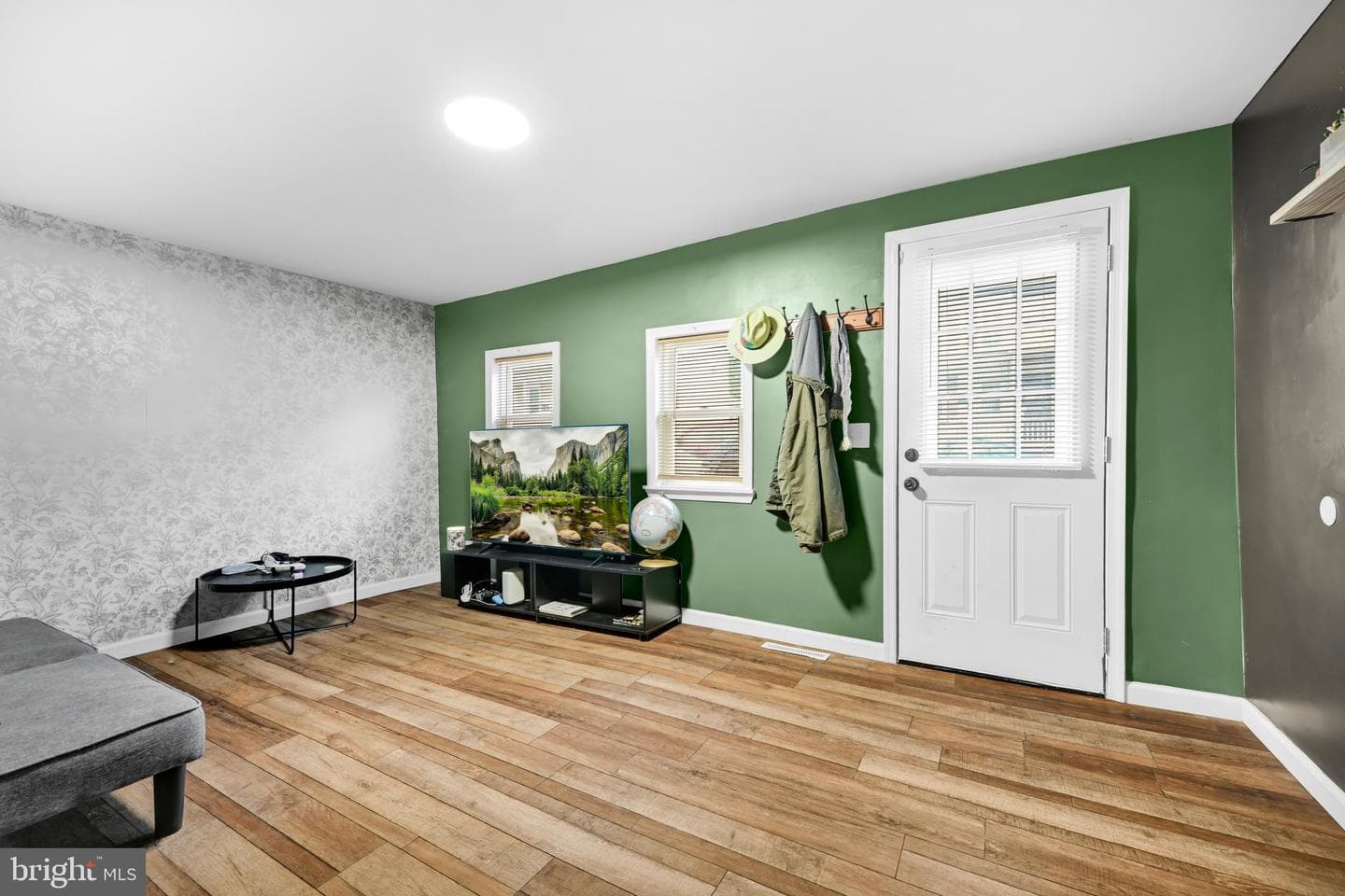 1605 Center Street photo 6