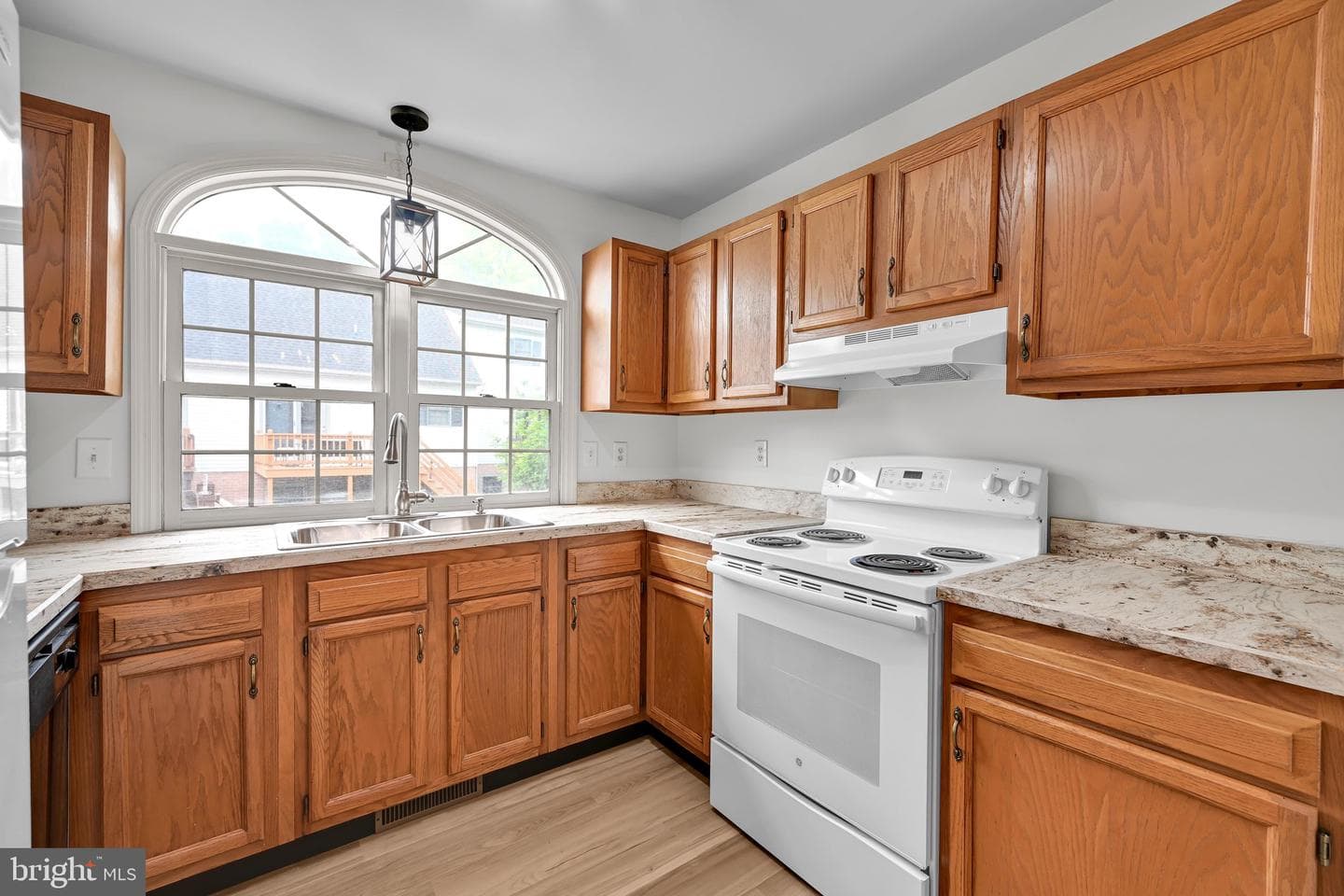 2086 Walnut St photo 7
