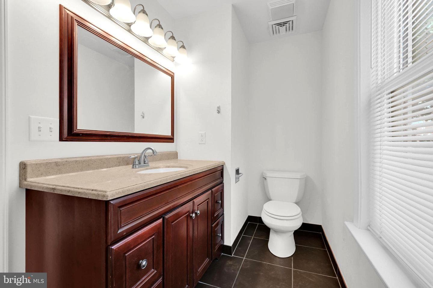 129 N Railroad Street photo 15