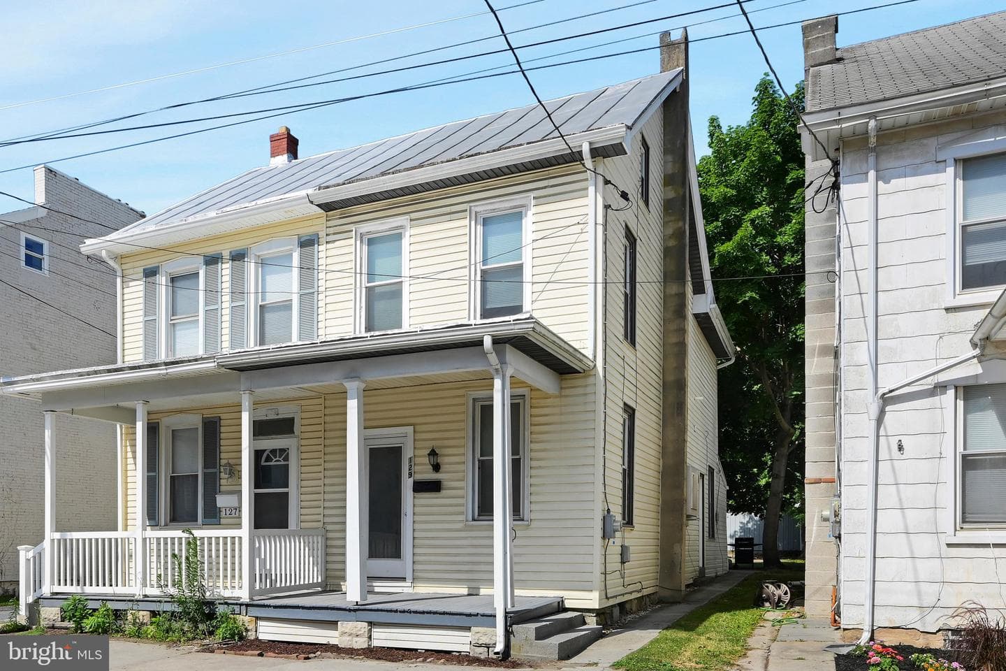 129 N Railroad Street photo 2