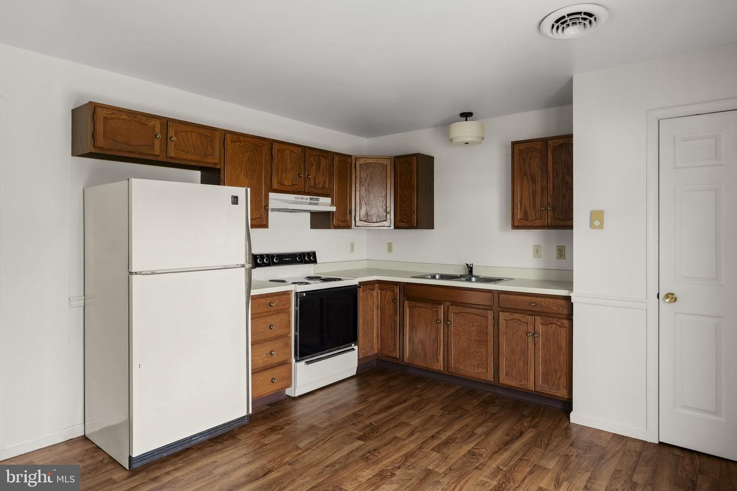 221 W Hamilton Avenue photo 17