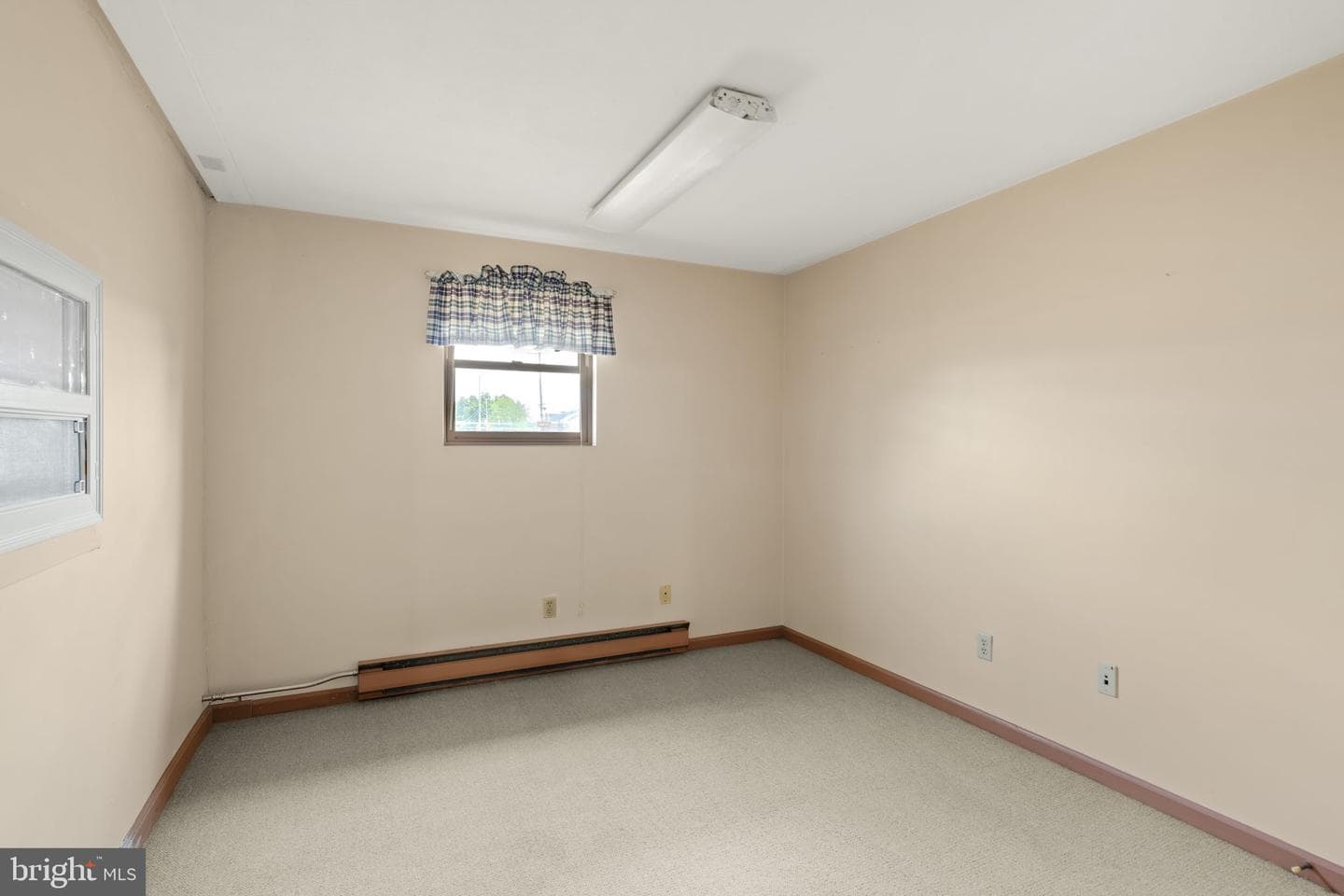 221 W Hamilton Avenue photo 36