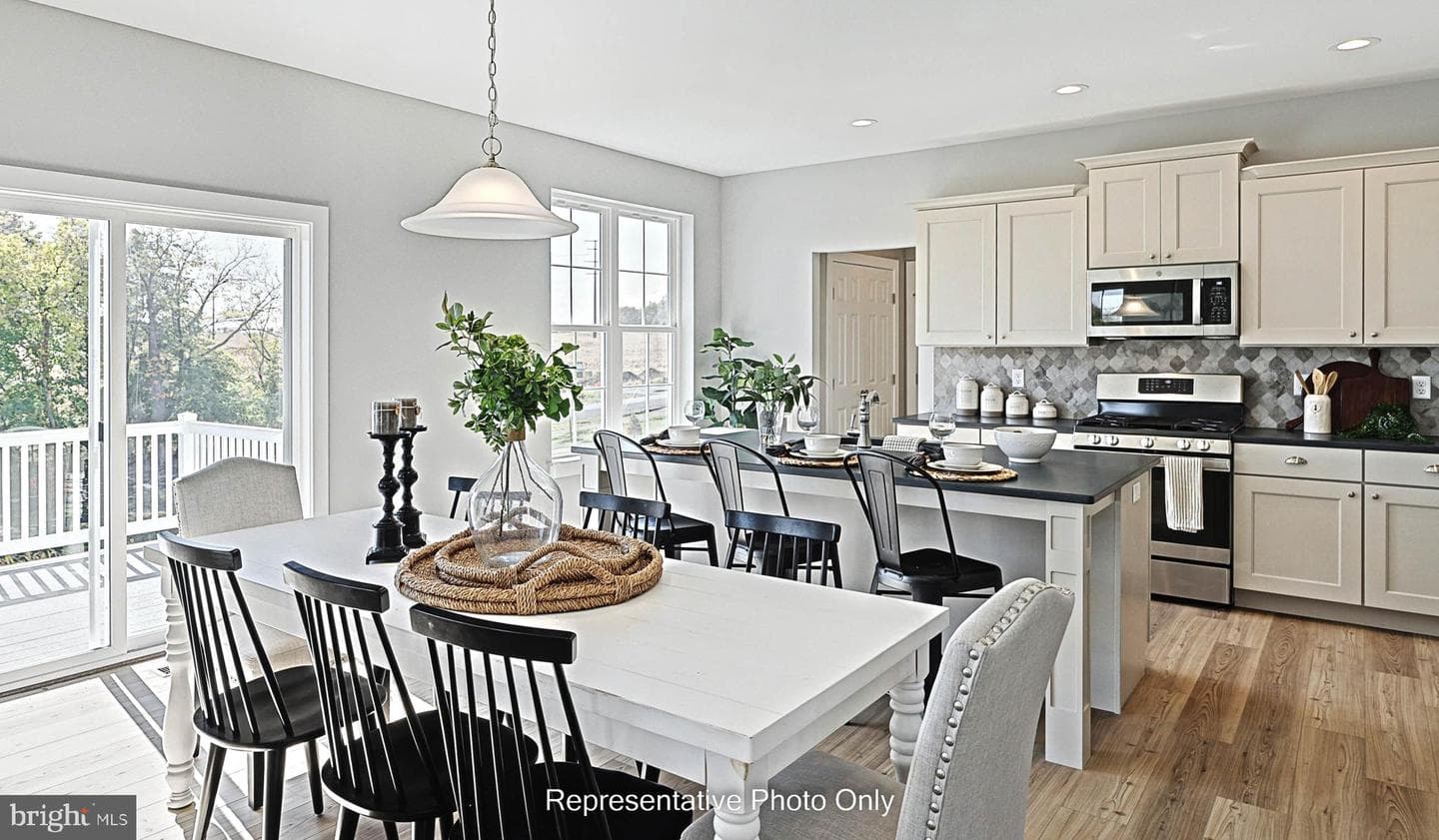 215 Dahlia Circle photo 23