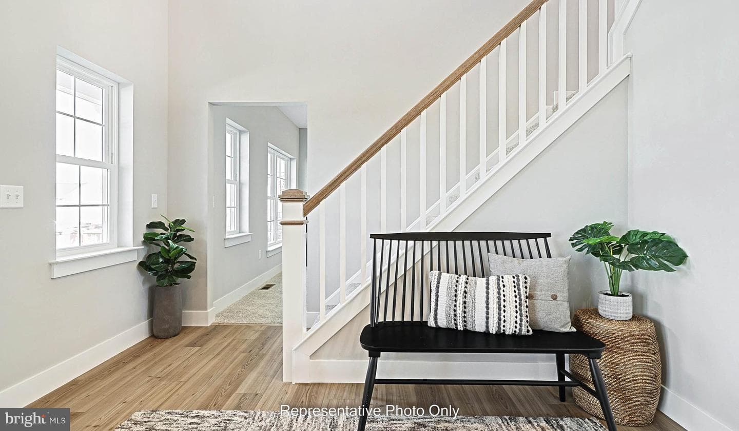 215 Dahlia Circle photo 3